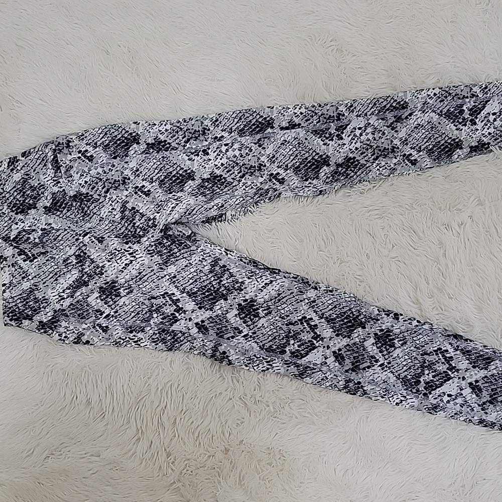 Pink Victoria's Secret ultimate print leggings small